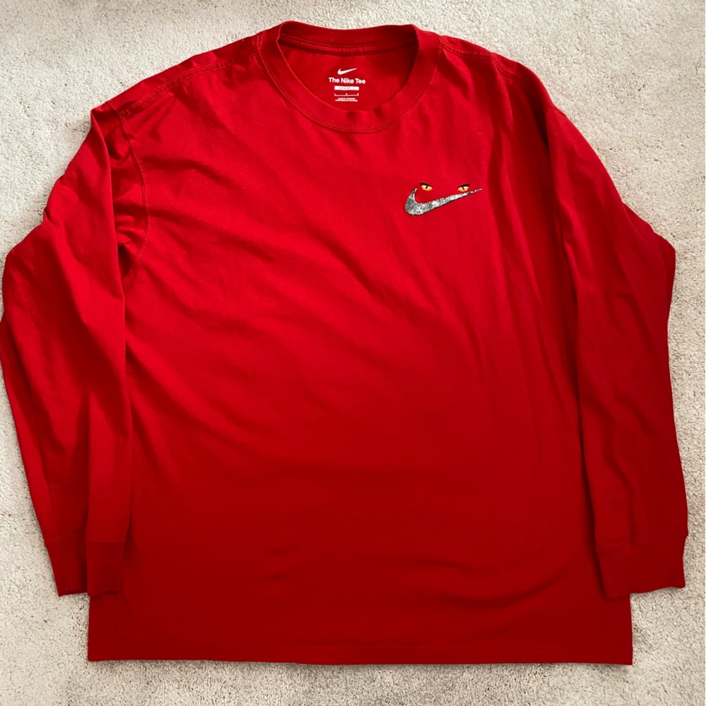 The Nike Tee Basketball Long Sleeve